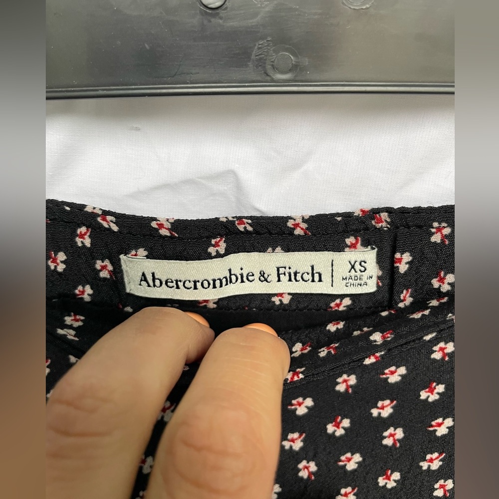 Very cute midi skirt with slit